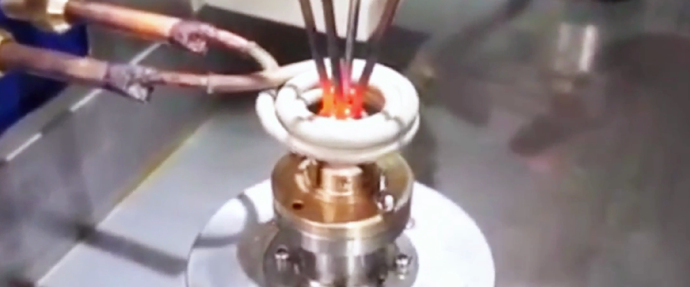 宏创高频：自动化分配器钎焊专机，助力精密连接高效稳定(图1)