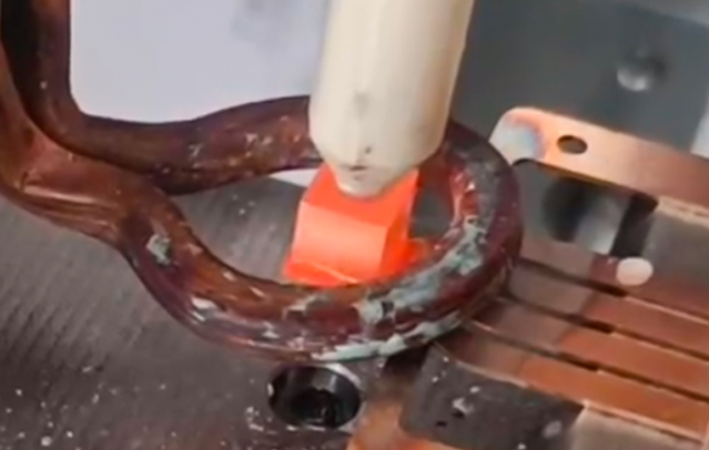 芯片自动焊接工艺:高频感应加热助力精密制造升级(图1) 芯片自动焊接工艺:高频感应加热助力精密制造升级(图1)